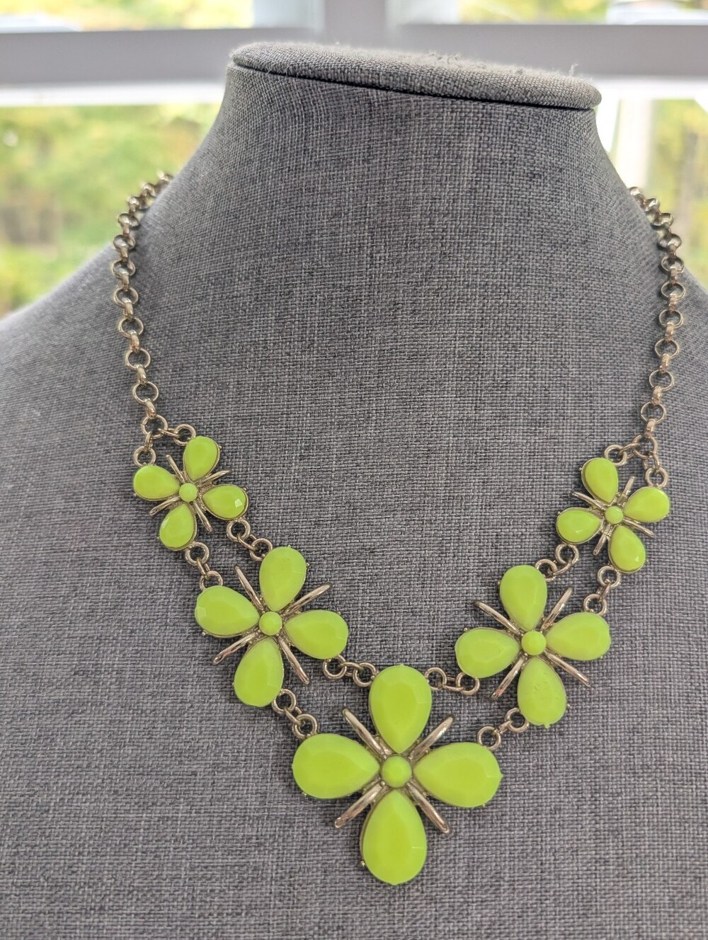 Vintage Y2K Gold Tone Bright Neon Yellow Floral Chunky Beaded Chain Necklace
